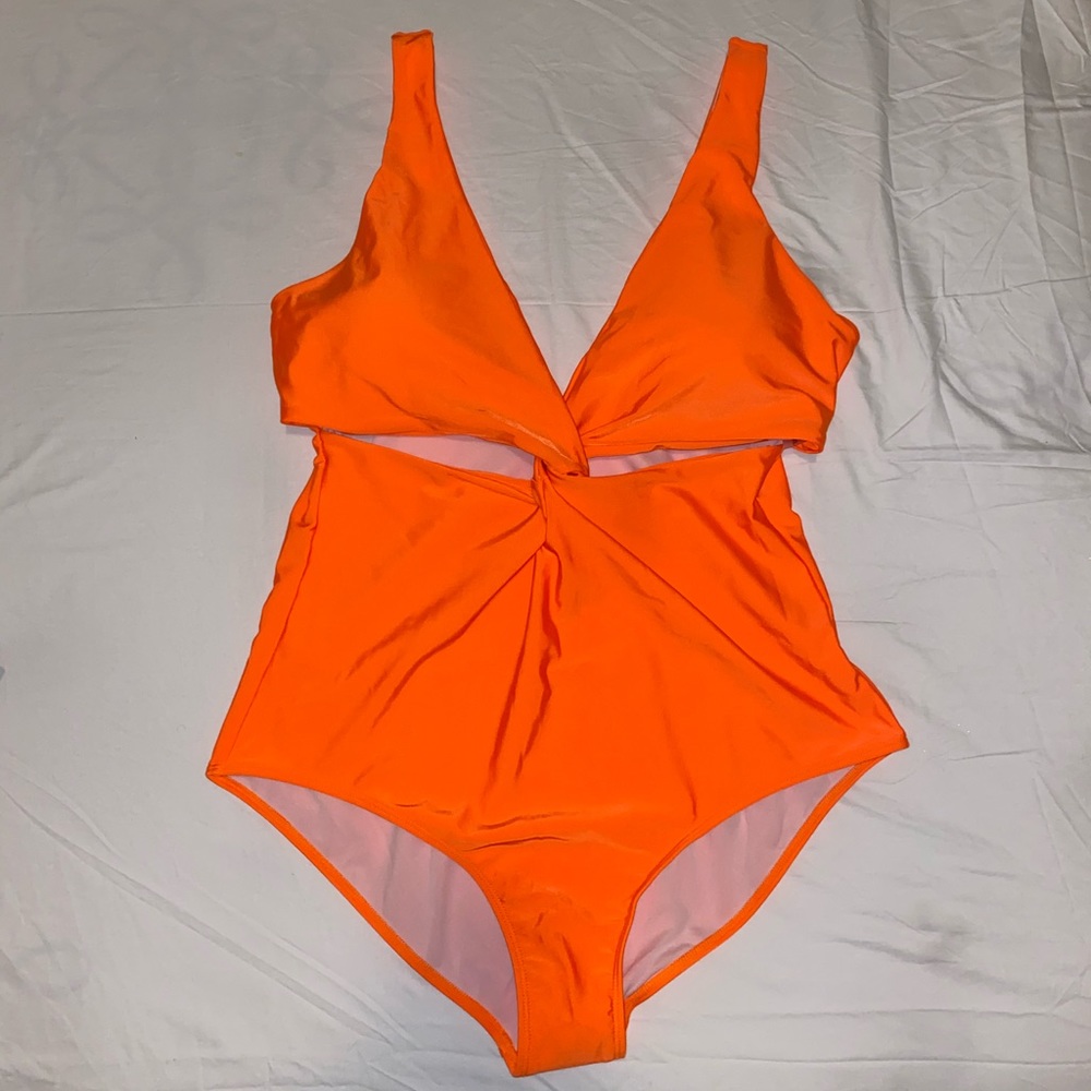 NWOT Curvy Fox Twisted Up One Piece Bathing Suit